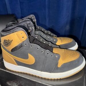 Size 7.5 - Air Jordan 1 Retro High Melo (Gold/Black)